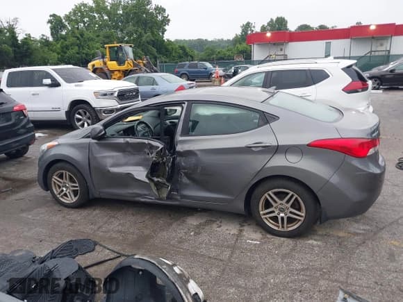 ✅ 2012 Hyundai Elantra GLS • VIN: 5NPDH4AE7CH098138 • Lot: 42503701. Listed on IAAI with 110,493 mi. Free auction sales archive from the USA and detailed vehicle history report at DreamBid. Image 15.