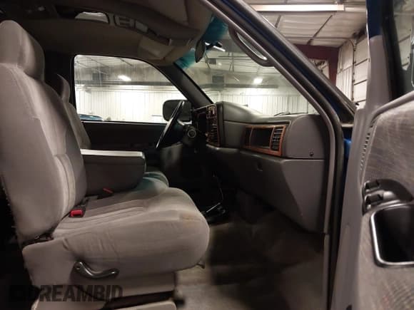 ✅ 1997 Dodge 1500 • VIN: 3B7HF13ZXVG801149 • Lot: 42903225. Wystawiony na IAAI z przebiegiem 213 225 mil. Bezpłatny archiwum sprzedaży aukcyjnych z USA i szczegółowy raport historii pojazdu na DreamBid. Zdjęcie 5.