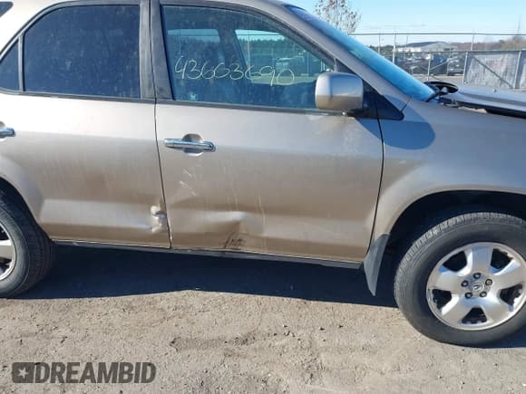 ✅ 2006 Acura MDX • VIN: 2HNYD182X6H534981 • Lot: 43663690. Wystawiony na IAAI z przebiegiem 70 142 mil. Bezpłatny archiwum sprzedaży aukcyjnych z USA i szczegółowy raport historii pojazdu na DreamBid. Zdjęcie 13.