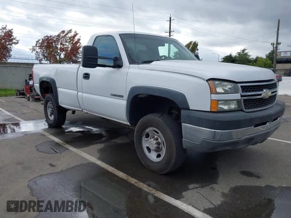 ✅ 2002 Chevrolet Silverado 2500HD • VIN: 1GBHC24U42E259796 • Lot: 43635594. Wystawiony na IAAI z przebiegiem 177 144 mil. Bezpłatny archiwum sprzedaży aukcyjnych z USA i szczegółowy raport historii pojazdu na DreamBid. Zdjęcie 1.