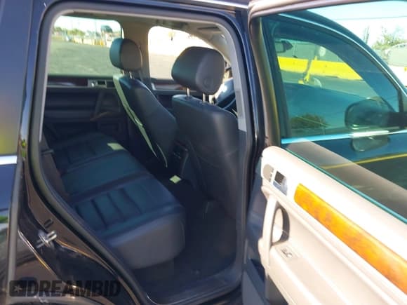 ✅ 2008 Volkswagen Touareg V6 • VIN: WVGBE77L78D078715 • Lot: 43550387. Listed on IAAI with 99,235 mi. Free auction sales archive from the USA and detailed vehicle history report at DreamBid. Image 8.