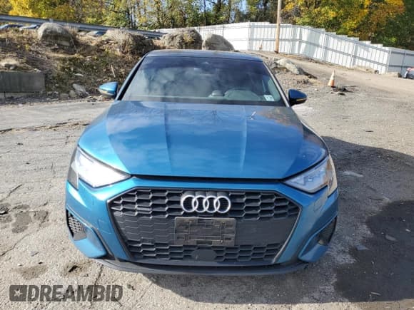 ✅ 2022 Audi A3 Premium • VIN: WAUGUDGY8NA095542 • Lot: 82606155. Wystawiony na Copart z przebiegiem 134 978 mil. Bezpłatny archiwum sprzedaży aukcyjnych z USA i szczegółowy raport historii pojazdu na DreamBid. Zdjęcie 5.
