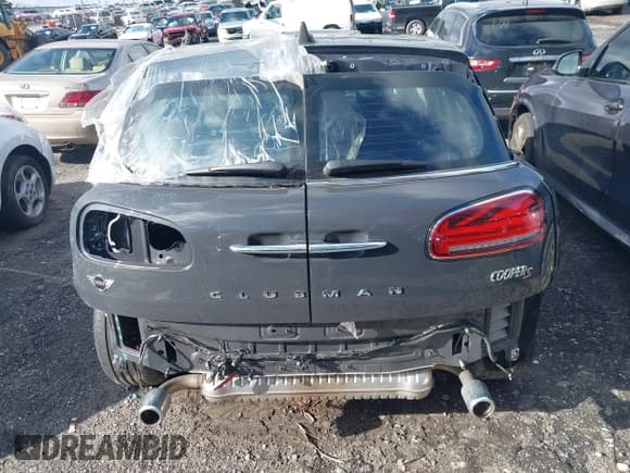 ✅ 2021 MINI Clubman Cooper S • VIN: WMWLV7C09M2N98258 • Lot: 40985670. Listed on IAAI with 14,336 mi. Free auction sales archive from the USA and detailed vehicle history report at DreamBid. Image 18.