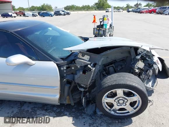 1997 Chevrolet Corvette with VIN 1G1YY22G0V5104220, listed as a IAAI auction lot 42012275 with 123,327 mi miles and . Bid and sale history available at DreamBid. Image 19.