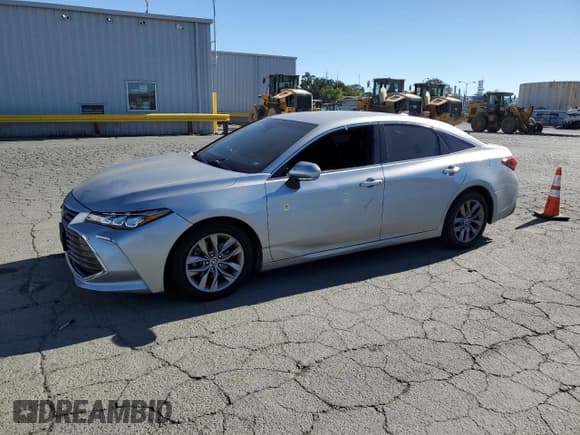 ✅ 2021 Toyota Avalon XLE • VIN: 4T1JZ1FBXMU059060 • Лот: 69061005. Опубликован ранее на Copart с пробегом 114 320 миль. Бесплатный доступ к архиву аукционных продаж из США и подробный отчёт об истории автомобиля на DreamBid. Изображение 1.