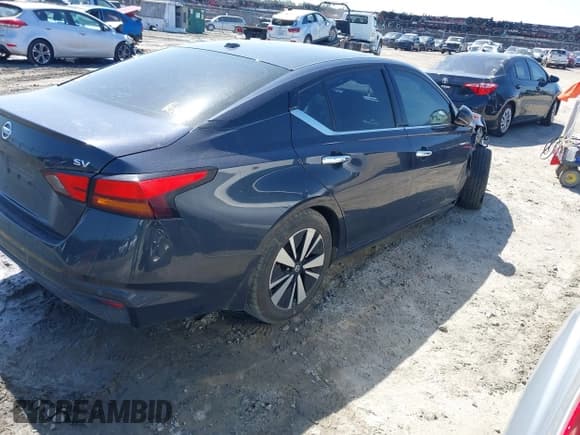 ✅ 2019 Nissan Altima SV • VIN: 1N4BL4DV9KC131027 • Lot: 42014032. Listed on IAAI with 78,306 mi. Free auction sales archive from the USA and detailed vehicle history report at DreamBid. Image 4.