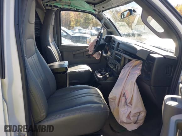 ✅ 2017 Chevrolet Express Cargo • VIN: 1GCWGAFFXH1338504 • Лот: 43446402. Опубликован ранее на IAAI с пробегом 95 666 миль. Бесплатный доступ к архиву аукционных продаж из США и подробный отчёт об истории автомобиля на DreamBid. Изображение 5.