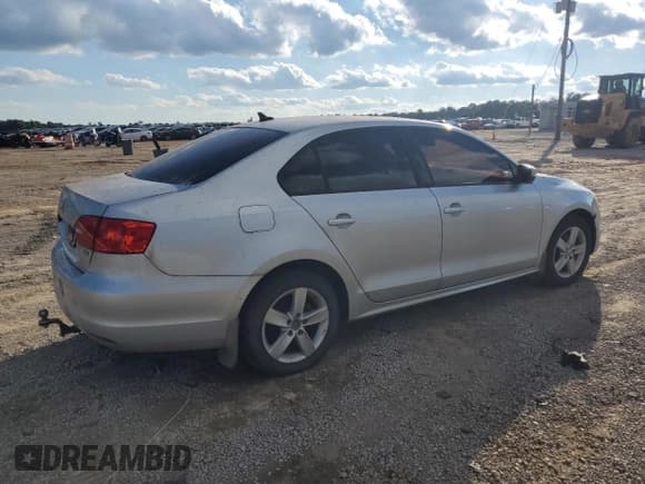 ✅ 2012 Volkswagen Jetta TDI • VIN: 3VW3L7AJ1CM385698 • Лот: 90293215. Опубликован ранее на Copart с пробегом 210 795 миль. Бесплатный доступ к архиву аукционных продаж из США и подробный отчёт об истории автомобиля на DreamBid. Изображение 3.