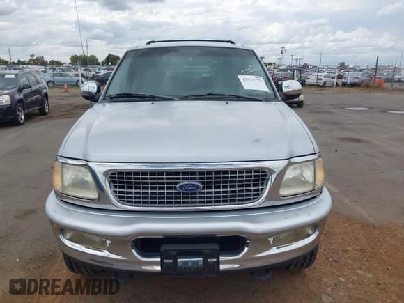 ✅ 1998 Ford Expedition XLT • VIN: 1FMPU18LXWLB92425 • Lot: 43325275. Wystawiony na IAAI z przebiegiem 180 023 mil. Bezpłatny archiwum sprzedaży aukcyjnych z USA i szczegółowy raport historii pojazdu na DreamBid. Zdjęcie 6.
