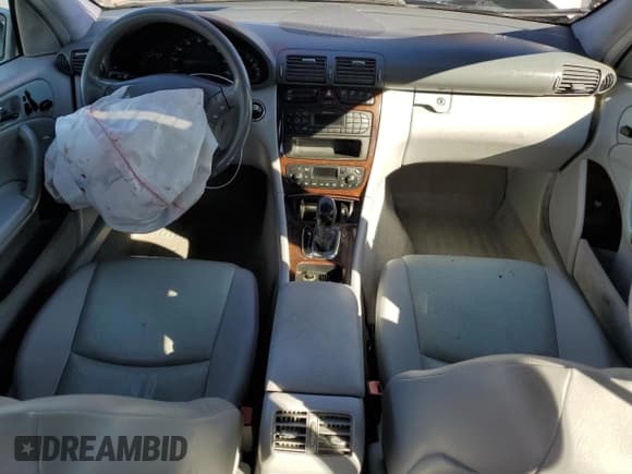 ✅ 2003 Mercedes-Benz C 320 • VIN: WDBRF84JX3F375899 • Lot: 77395744. Wystawiony na Copart z przebiegiem 116 589 mil. Bezpłatny archiwum sprzedaży aukcyjnych z USA i szczegółowy raport historii pojazdu na DreamBid. Zdjęcie 8.