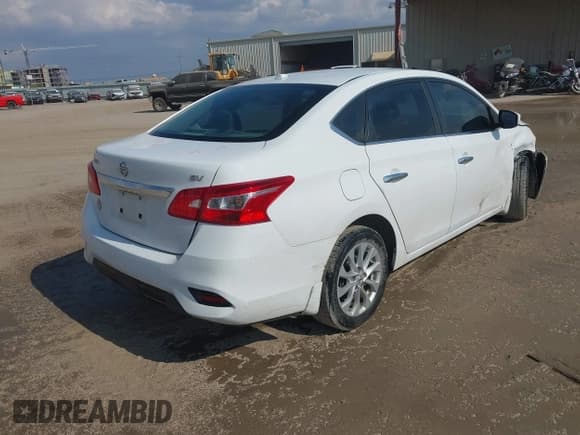 ✅ 2018 Nissan Sentra S • VIN: 3N1AB7AP1JY294117 • Lot: 43214979. Listed on IAAI with 106,672 mi. Free auction sales archive from the USA and detailed vehicle history report at DreamBid. Image 4.