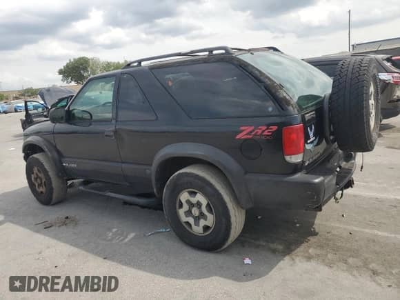 1999 Chevrolet Blazer LS z VIN 1GNCT18W6XK224253, wystawiony jako Copart lot #50708405 z przebiegiem 209 711 mil mil oraz Szkoda całkowita • Salvage title. Historia ofert i sprzedaży dostępna na DreamBid. Obrazek 2.