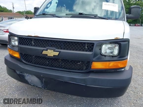 ✅ 2016 Chevrolet Express Cargo • VIN: 1GCWGAFF8G1249934 • Lot: 42457767. Wystawiony na IAAI z przebiegiem 252 991 mil. Bezpłatny archiwum sprzedaży aukcyjnych z USA i szczegółowy raport historii pojazdu na DreamBid. Zdjęcie 18.