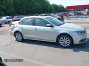 ✅ 2011 Volkswagen Jetta SE • VIN: 3VWDX7AJ4BM379482 • Lot: 42299325. Wystawiony na IAAI z przebiegiem 72 115 mil. Bezpłatny archiwum sprzedaży aukcyjnych z USA i szczegółowy raport historii pojazdu na DreamBid. Zdjęcie 13.