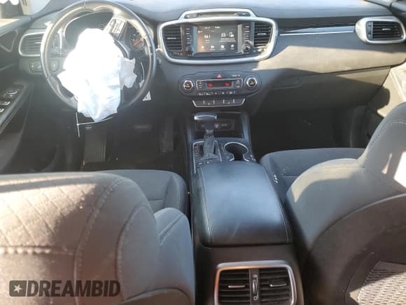 ✅ 2019 Kia Sorento LX • VIN: 5XYPGDA38KG538906 • Lot: 89881425. Listed on Copart with 81,709 mi. Free auction sales archive from the USA and detailed vehicle history report at DreamBid. Image 8.