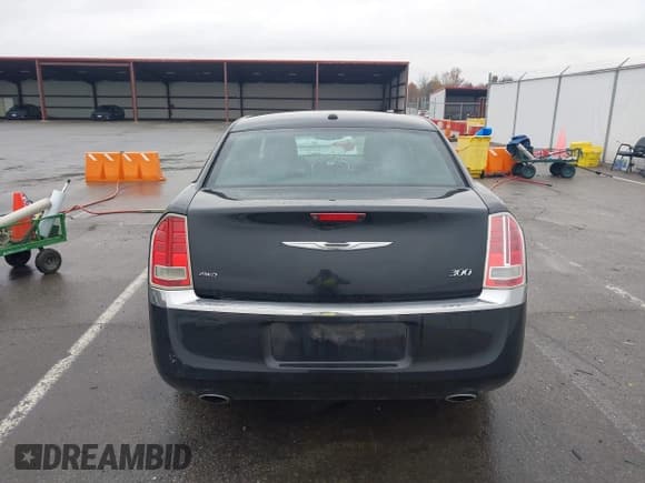 ✅ 2013 Chrysler 300 • VIN: 2C3CCARG8DH634026 • Lot: 43632026. Wystawiony na IAAI z przebiegiem 248 700 mil. Bezpłatny archiwum sprzedaży aukcyjnych z USA i szczegółowy raport historii pojazdu na DreamBid. Zdjęcie 16.