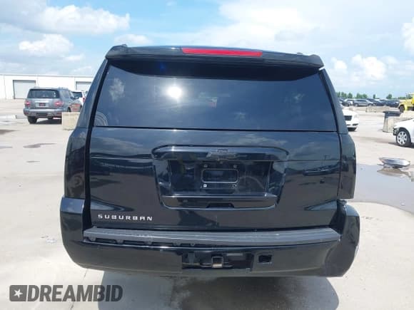 ✅ 2020 Chevrolet Suburban LT • VIN: 1GNSCHKC3LR140055 • Lot: 42733528. Wystawiony na IAAI z przebiegiem 129 872 mil. Bezpłatny archiwum sprzedaży aukcyjnych z USA i szczegółowy raport historii pojazdu na DreamBid. Zdjęcie 16.