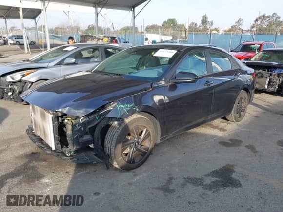 2022 Hyundai Elantra SEL with VIN 5NPLM4AG1NH054440, listed as a IAAI auction lot 41473308 with 39,064 mi miles and . Bid and sale history available at DreamBid. Image 2.