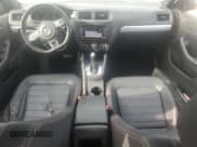 ✅ 2013 Volkswagen Jetta Autobahn • VIN: 3VW467AJ5DM248048 • Lot: 54397575. Wystawiony na Copart z przebiegiem 141 264 mil. Bezpłatny archiwum sprzedaży aukcyjnych z USA i szczegółowy raport historii pojazdu na DreamBid. Zdjęcie 8.