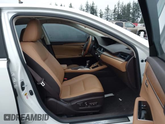 ✅ 2016 Lexus ES 300h • VIN: JTHBW1GG9G2110204 • Lot: 43760130. Listed on IAAI with 82,137 mi. Free auction sales archive from the USA and detailed vehicle history report at DreamBid. Image 5.