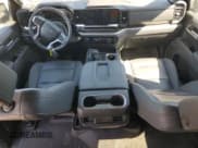 ✅ 2022 Chevrolet Silverado 1500 LT Trail Boss • VIN: 3GCUDFED5NG627624 • Lot: 68878115. Wystawiony na Copart z przebiegiem Nie podano. Bezpłatny archiwum sprzedaży aukcyjnych z USA i szczegółowy raport historii pojazdu na DreamBid. Zdjęcie 8.