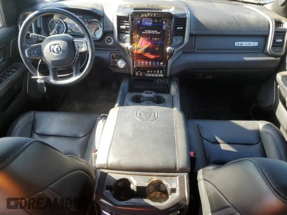 2020 Ram 1500 Rebel z VIN 1C6SRFLM9LN359457, wystawiony jako Copart lot #52703575 z przebiegiem 29 454 mil mil oraz Czysty tytuł • Clean title. Historia ofert i sprzedaży dostępna na DreamBid. Obrazek 8.