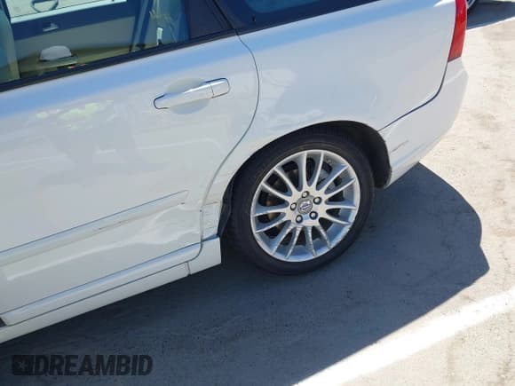 ✅ 2011 Volvo V50 • VIN: YV1672MW8B2606003 • Lot: 42783804. Listed on IAAI with 119,674 mi. Free auction sales archive from the USA and detailed vehicle history report at DreamBid. Image 6.