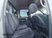 2005 Dodge 3500 SLT z VIN 3D7LS38C35G792659, wystawiony jako Copart lot #86188965 z przebiegiem 214 931 mil mil oraz Czysty tytuł • Clean title. Historia ofert i sprzedaży dostępna na DreamBid. Obrazek 10.