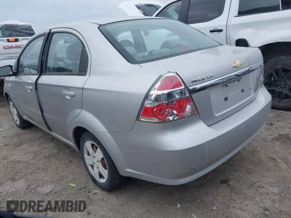 2008 Chevrolet Aveo LS z VIN KL1TD566X8B151512, wystawiony jako IAAI lot #41364928 z przebiegiem 67 477 mil mil oraz . Historia ofert i sprzedaży dostępna na DreamBid. Obrazek 3.