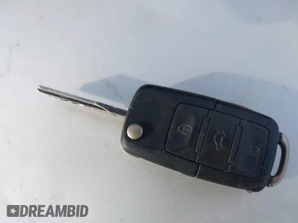 ✅ 2006 Volkswagen Beetle • VIN: 3VWPW31C36M406543 • Лот: 42279407. Опубликован ранее на IAAI с пробегом 113 208 миль. Бесплатный доступ к архиву аукционных продаж из США и подробный отчёт об истории автомобиля на DreamBid. Изображение 11.