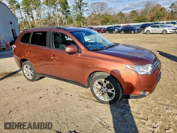 ✅ 2014 Mitsubishi Outlander GT • VIN: JA4JZ4AX2EZ604353 • Lot: 95490775. Listed on Copart with 93,842 mi. Free auction sales archive from the USA and detailed vehicle history report at DreamBid. Image 4.