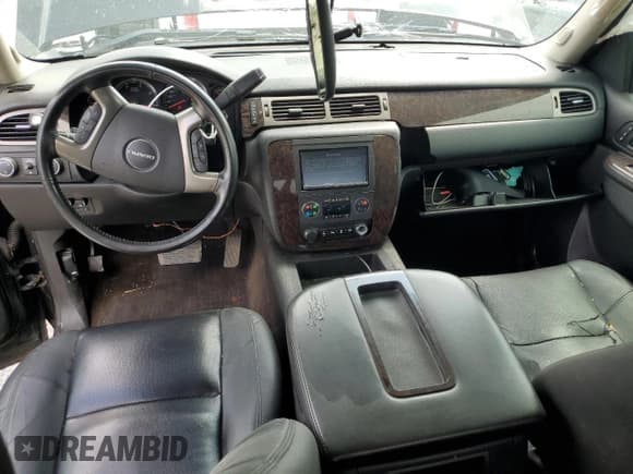 ✅ 2014 GMC Sierra 2500HD Denali • VIN: 1GT125E84EF137604 • Lot: 61228985. Wystawiony na Copart z przebiegiem 210 505 mil. Bezpłatny archiwum sprzedaży aukcyjnych z USA i szczegółowy raport historii pojazdu na DreamBid. Zdjęcie 8.