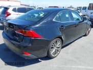 ✅ 2017 Lexus IS 200t • VIN: JTHBA1D29H5042431 • Lot: 43140388. Wystawiony na IAAI z przebiegiem 107 579 mil. Bezpłatny archiwum sprzedaży aukcyjnych z USA i szczegółowy raport historii pojazdu na DreamBid. Zdjęcie 4.