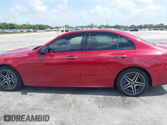 ✅ 2024 Mercedes-Benz C 300 • VIN: W1KAF4GB9RR222567 • Lot: 42720869. Wystawiony na IAAI z przebiegiem 7 289 mil. Bezpłatny archiwum sprzedaży aukcyjnych z USA i szczegółowy raport historii pojazdu na DreamBid. Zdjęcie 14.