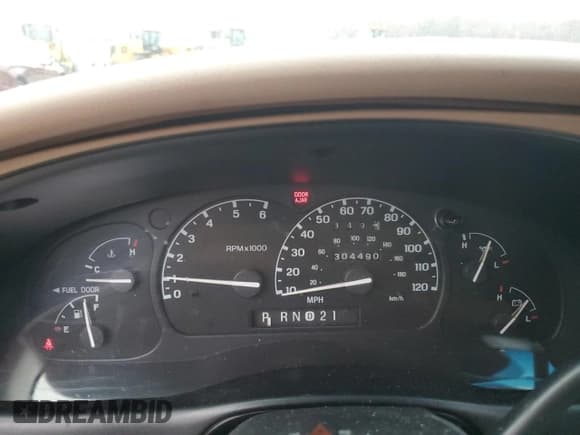 ✅ 1998 Ford Explorer XLT • VIN: 1FMZU32P7WUC59363 • Lot: 83879354. Listed on Copart with 304,490 mi. Free auction sales archive from the USA and detailed vehicle history report at DreamBid. Image 9.