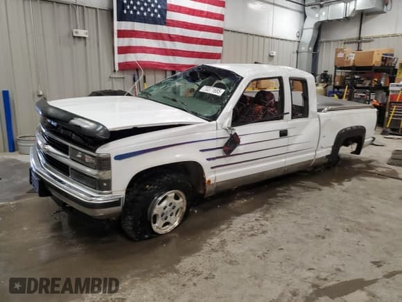 ✅ 1997 Chevrolet Silverado 1500 • VIN: 2GCEK19M1V1217306 • Lot: 70371685. Wystawiony na Copart z przebiegiem 185 208 mil. Bezpłatny archiwum sprzedaży aukcyjnych z USA i szczegółowy raport historii pojazdu na DreamBid. Zdjęcie 1.