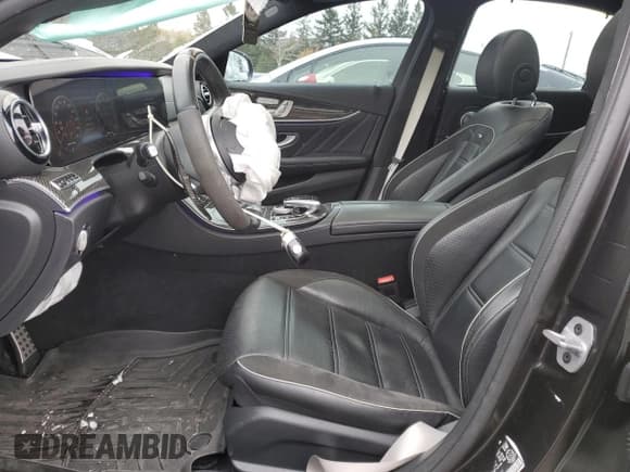 ✅ 2019 Mercedes-Benz E 63 S AMG • VIN: WDDZF8KB8KA558927 • Лот: 90868485. Опубликован ранее на Copart с пробегом 101 275 миль. Бесплатный доступ к архиву аукционных продаж из США и подробный отчёт об истории автомобиля на DreamBid. Изображение 7.