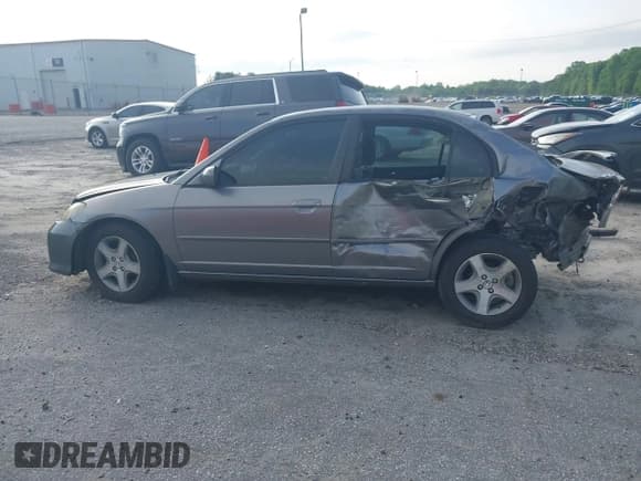 ✅ 2005 Honda Civic EX SSRS • VIN: 2HGES26875H549949 • Лот: 42127207. Опубликован ранее на IAAI с пробегом 276 638 миль. Бесплатный доступ к архиву аукционных продаж из США и подробный отчёт об истории автомобиля на DreamBid. Изображение 14.