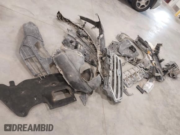 ✅ 2017 Ford Escape SE • VIN: 1FMCU9G91HUB08461 • Lot: 41502045. Wystawiony na IAAI z przebiegiem 138 625 mil. Bezpłatny archiwum sprzedaży aukcyjnych z USA i szczegółowy raport historii pojazdu na DreamBid. Zdjęcie 12.