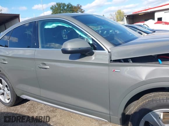 ✅ 2025 Audi Q5 Sportback S line Premium Plus • VIN: WA15AAFY2S2020502 • Лот: 43510491. Опубликован ранее на IAAI с пробегом Не указан. Бесплатный доступ к архиву аукционных продаж из США и подробный отчёт об истории автомобиля на DreamBid. Изображение 13.