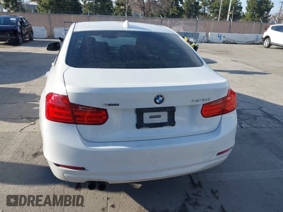 ✅ 2013 BMW 3 Series 328i xDrive • VIN: WBA3B5G54DNP40324 • Lot: 41702014. Wystawiony na IAAI z przebiegiem 126 932 mil. Bezpłatny archiwum sprzedaży aukcyjnych z USA i szczegółowy raport historii pojazdu na DreamBid. Zdjęcie 16.