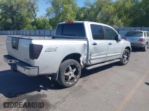 ✅ 2005 Nissan Titan LE • VIN: 1N6AA07B05N502426 • Lot: 42970990. Listed on IAAI with 193,882 mi. Free auction sales archive from the USA and detailed vehicle history report at DreamBid. Image 4.