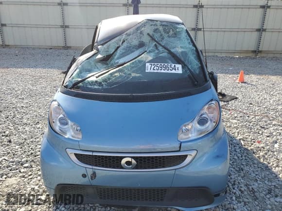 ✅ 2014 Smart fortwo Pure • VIN: WMEEJ3BA9EK772116 • Lot: 72599654. Wystawiony na Copart z przebiegiem Nie podano. Bezpłatny archiwum sprzedaży aukcyjnych z USA i szczegółowy raport historii pojazdu na DreamBid. Zdjęcie 5.