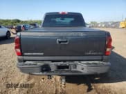 ✅ 2005 Chevrolet Silverado 2500HD Work Truck • VIN: 1GCHK23285F899023 • Lot: 84373445. Wystawiony na Copart z przebiegiem 135 642 mil. Bezpłatny archiwum sprzedaży aukcyjnych z USA i szczegółowy raport historii pojazdu na DreamBid. Zdjęcie 6.