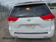 ✅ 2011 Toyota Sienna LE AAS • VIN: 5TDKK3DC4BS033446 • Лот: 43031640. Опубликован ранее на IAAI с пробегом 308 152 миль. Бесплатный доступ к архиву аукционных продаж из США и подробный отчёт об истории автомобиля на DreamBid. Изображение 16.