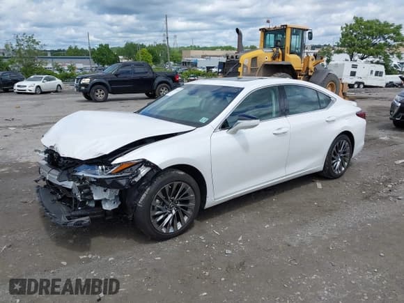 ✅ 2024 Lexus ES 300h Luxury • VIN: 58AEA1C15RU040758 • Lot: 42335120. Listed on IAAI with 20,691 mi. Free auction sales archive from the USA and detailed vehicle history report at DreamBid. Image 2.
