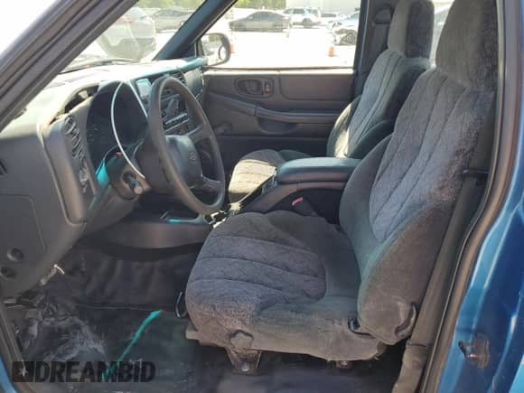 2002 Chevrolet S-10 LS z VIN 1GCCS145X28114255, wystawiony jako Copart lot #80674245 z przebiegiem 124 221 mil mil oraz Szkoda całkowita • Salvage title. Historia ofert i sprzedaży dostępna na DreamBid. Obrazek 7.