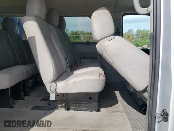 ✅ 2015 Nissan NV SL • VIN: 5BZAF0AA3FN852252 • Lot: 70133715. Wystawiony na Copart z przebiegiem 161 054 mil. Bezpłatny archiwum sprzedaży aukcyjnych z USA i szczegółowy raport historii pojazdu na DreamBid. Zdjęcie 11.