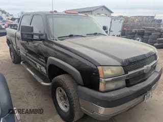 ✅ 2004 Chevrolet Silverado 2500HD LS • VIN: 1GCHC23U54F100554 • Лот: 41620746. Опубликован ранее на IAAI с пробегом Не указан. Бесплатный доступ к архиву аукционных продаж из США и подробный отчёт об истории автомобиля на DreamBid. Изображение 1.