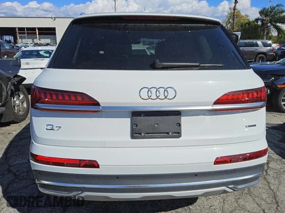 ✅ 2023 Audi Q7 Premium • VIN: WA1ACBF70PD005126 • Lot: 47545355. Wystawiony na Copart z przebiegiem 23 394 mil. Bezpłatny archiwum sprzedaży aukcyjnych z USA i szczegółowy raport historii pojazdu na DreamBid. Zdjęcie 6.